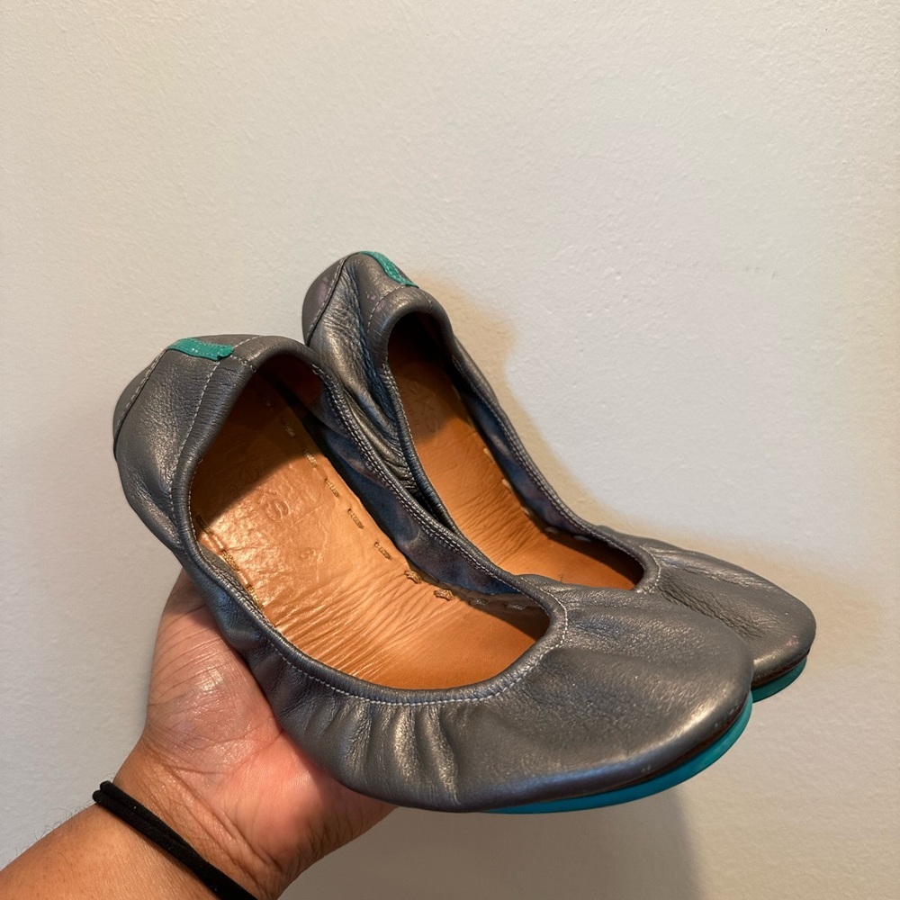 Silver Tieks women’s size 8